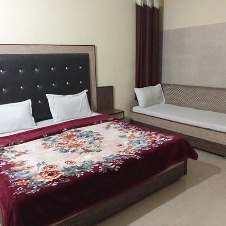 Krishna Holiday Guest House Block II Дармсала Экстерьер фото