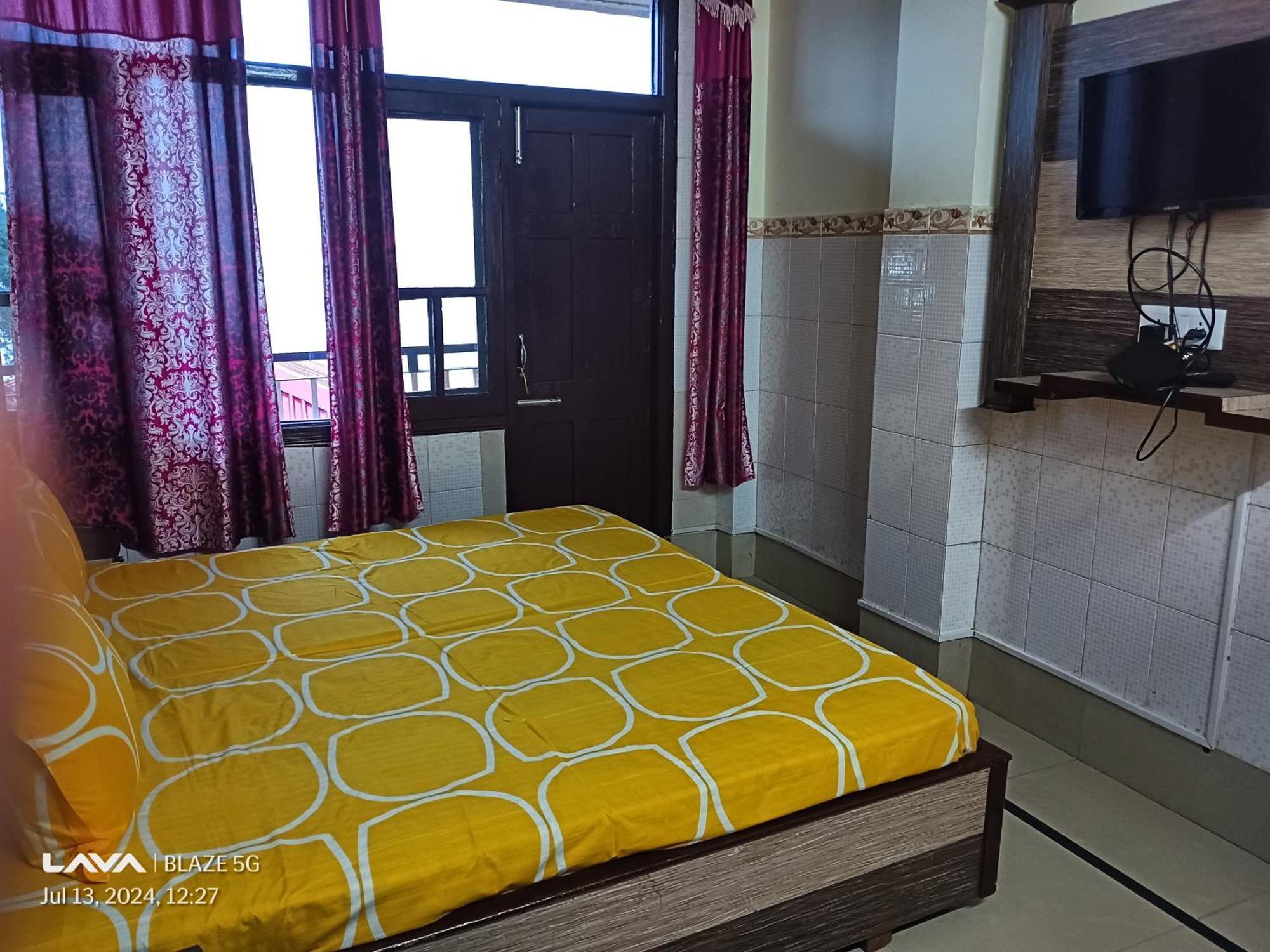 Krishna Holiday Guest House Block II Дармсала Экстерьер фото
