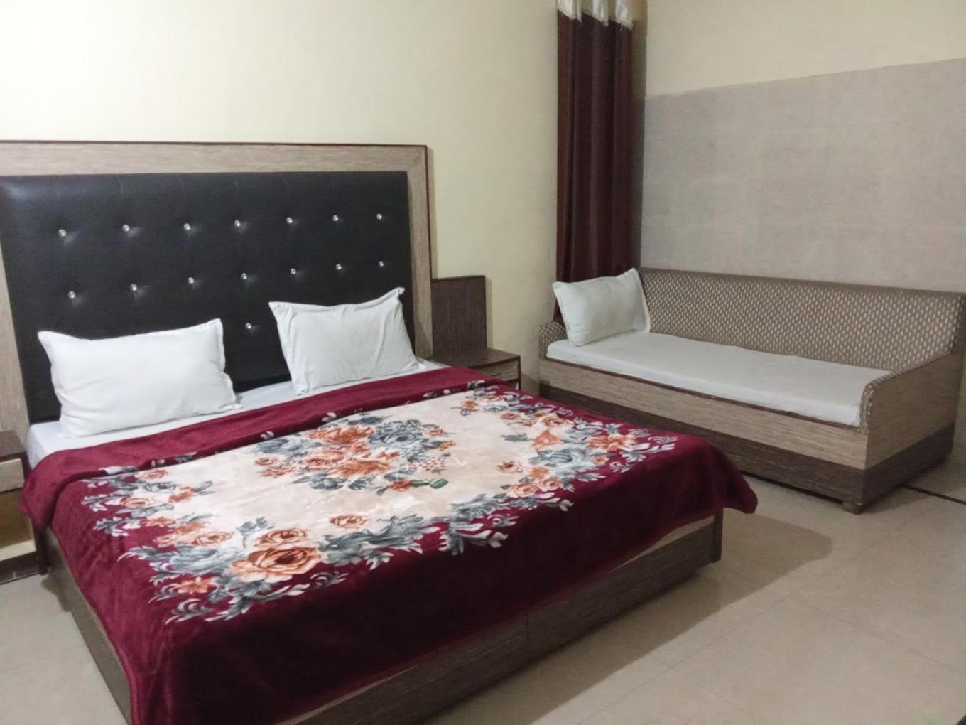 Krishna Holiday Guest House Block II Дармсала Экстерьер фото